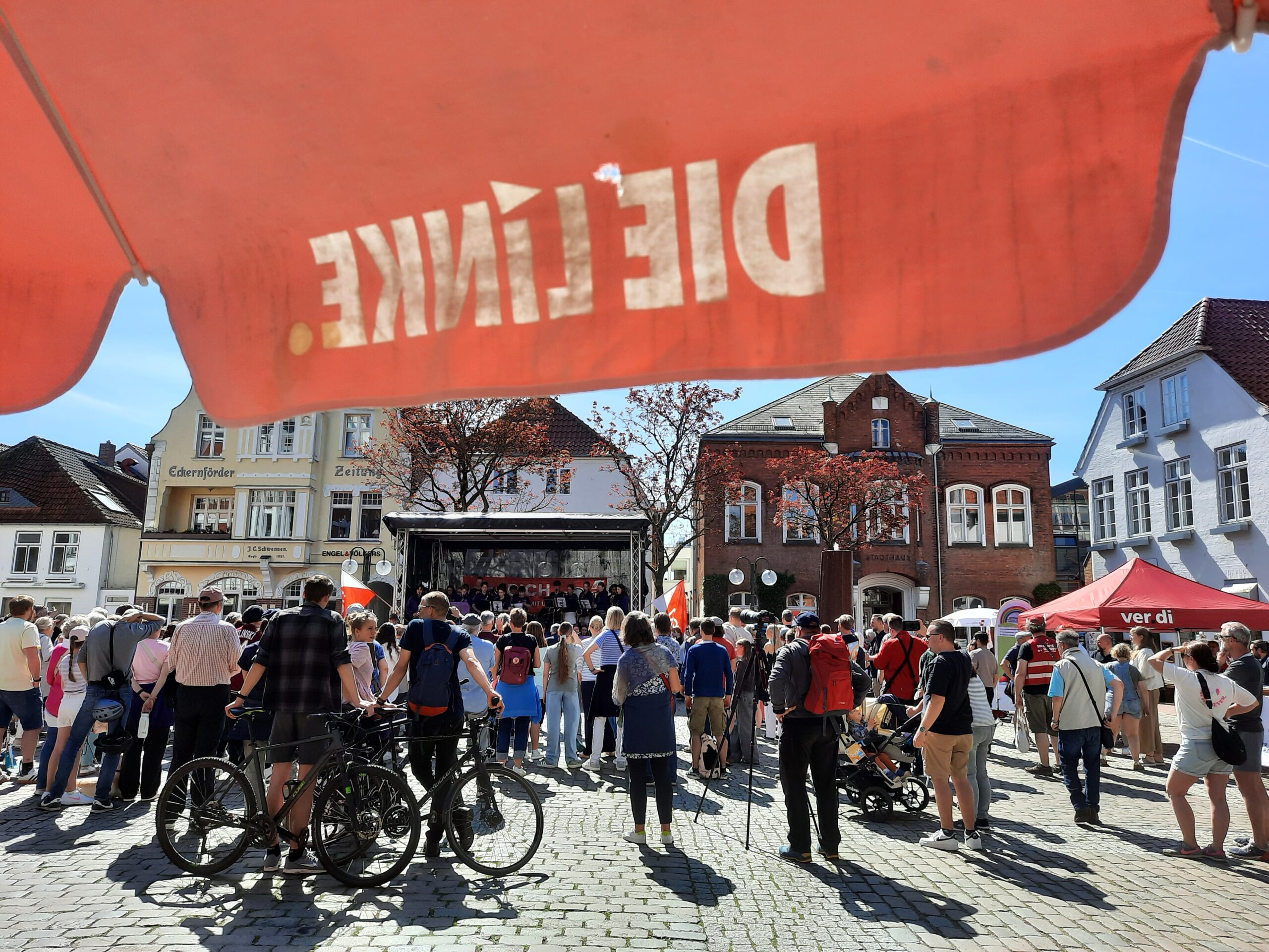 Die Linke am 1. Mai auf dem Rathausmarkt in Eckernf&ouml;rde